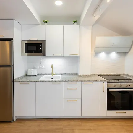 New! Casa Blanca, Luxury Spacious 2bd Apt, 2 Mins Walk To The Apartment Sitio de Calahonda
