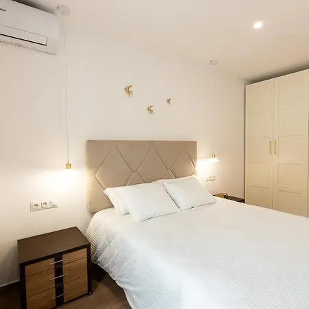 New! Casa Blanca, Luxury Spacious 2bd Apt, 2 Mins Walk To The