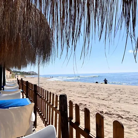 Apartment New! Casa Blanca, Luxury Spacious 2bd Apt, 2 Mins Walk To The Sitio de Calahonda